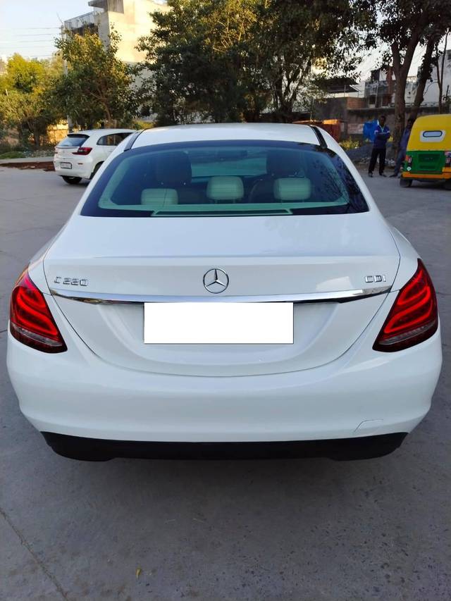 https://images10.gaadi.com/usedcar_image/4418072/original/processed_757bf1dcc02b53a76ef2c86e1a2f6322.jpg?imwidth=6401