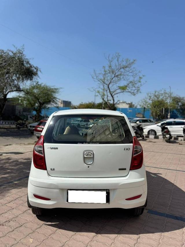 https://images10.gaadi.com/usedcar_image/4418198/original/processed_683522a095b3bf0892b51e61f54946bf.jpg?imwidth=6402