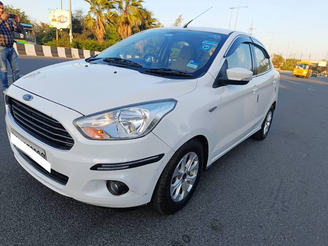 https://images10.gaadi.com/usedcar_image/4418220/original/processed_f700dec6b40b1315dfb836e603d02b0a.jpg?imwidth=6400