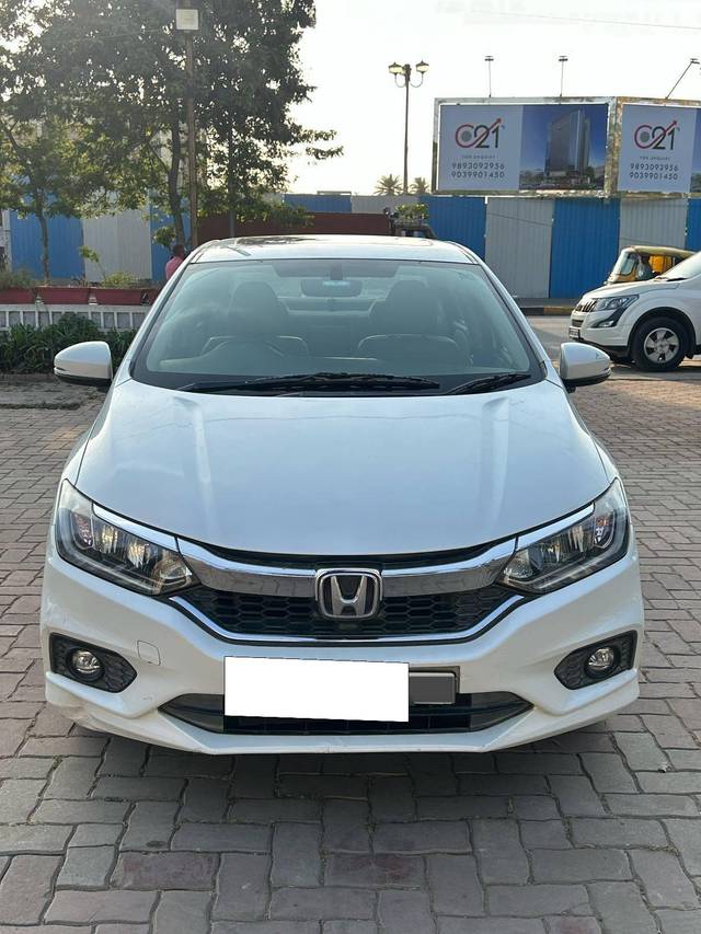 https://images10.gaadi.com/usedcar_image/4418266/original/processed_a7e2e3b441acb20dde56eac4c8a80ec0.jpeg?imwidth=6402