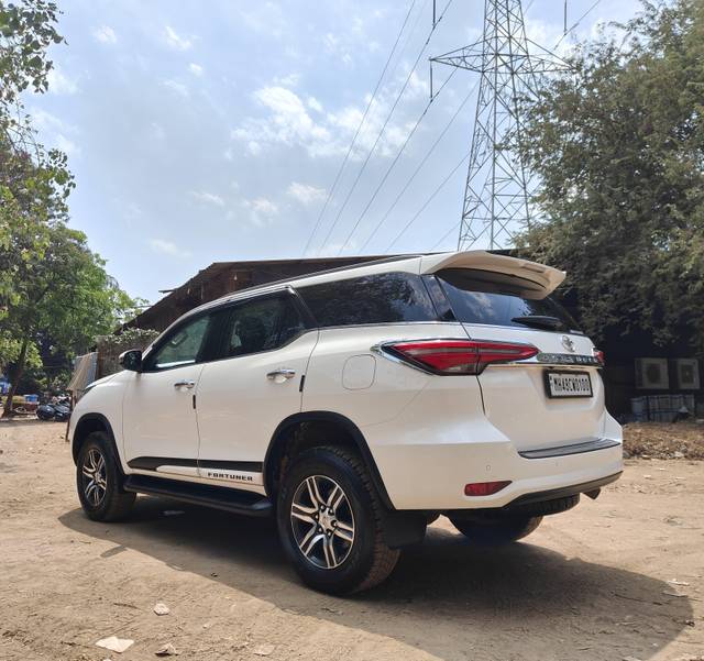 https://images10.gaadi.com/usedcar_image/4418272/original/processed_b553affe325c9c768150e46e338f4881.jpg?imwidth=6402