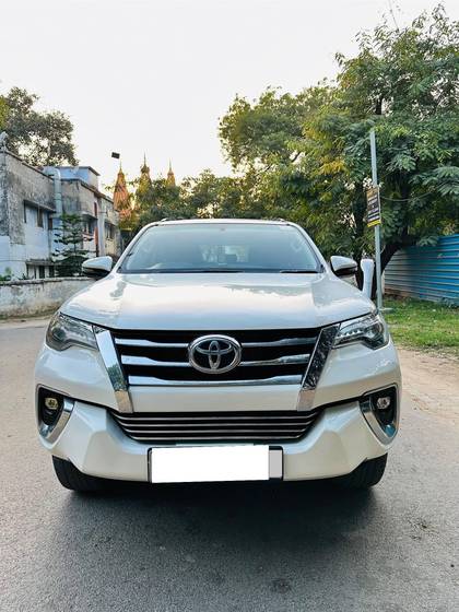 Toyota Fortuner 2.8 2WD MT BSIV Toyota Fortuner 2.8 2WD MT BSIV