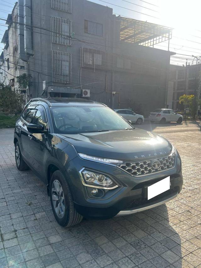 https://images10.gaadi.com/usedcar_image/4418409/original/processed_0a824d7d26e2e9574e4eeae2e9eb1665.jpg?imwidth=6400