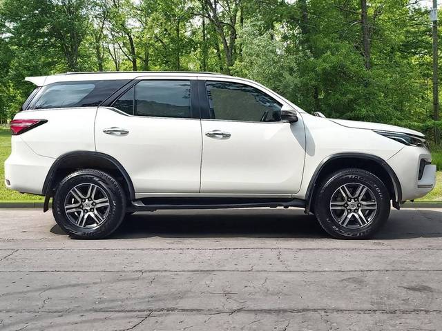 https://images10.gaadi.com/usedcar_image/4418492/original/processed_77f8e61105d2637fd9036b429db9deb1.jpg?imwidth=6401