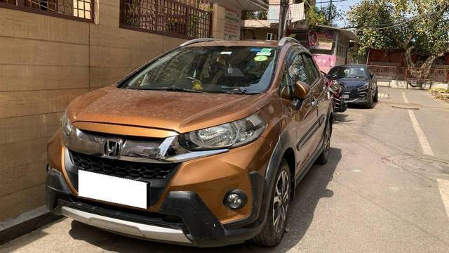 https://images10.gaadi.com/usedcar_image/4418586/original/39b01093c78bcb80160f6cdb6170366e.jpeg?imwidth=6401