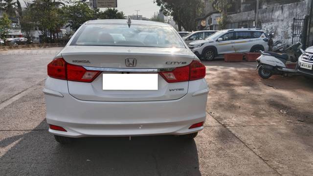 https://images10.gaadi.com/usedcar_image/4418617/original/processed_559265925f04dd1538902f14e2ad593e.jpg?imwidth=6401