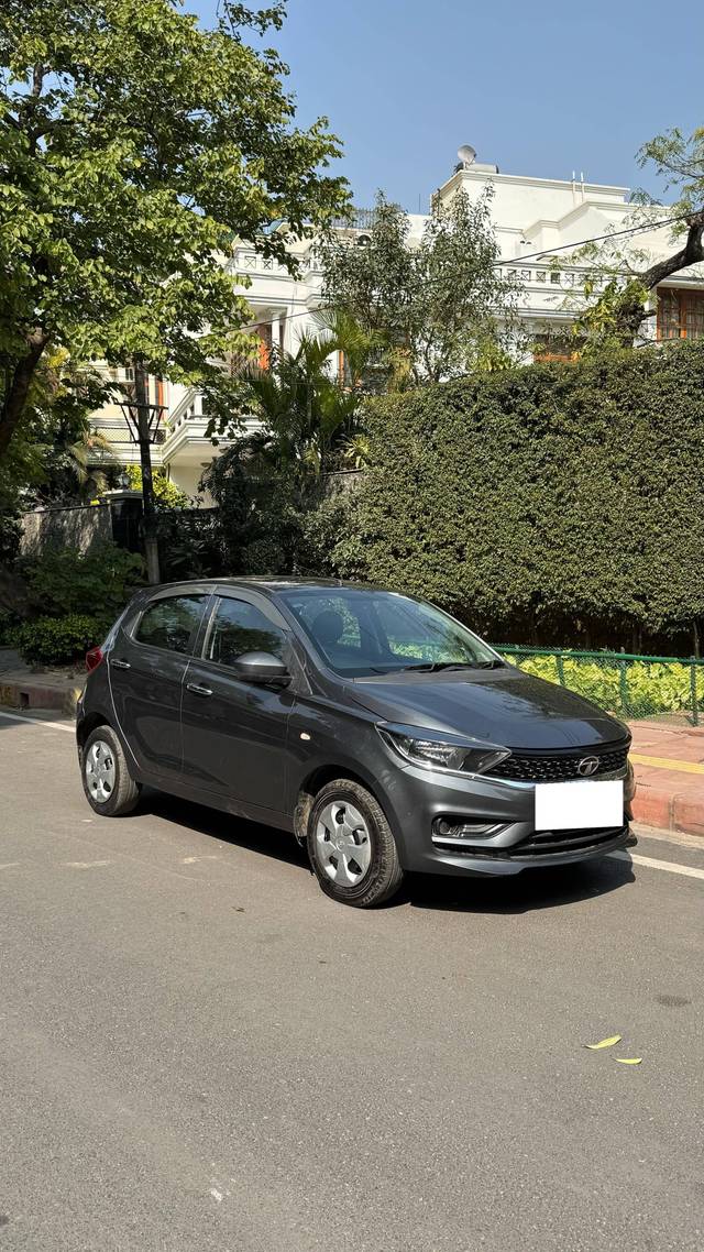 https://images10.gaadi.com/usedcar_image/4418856/original/processed_1562b4f4-e157-4fcd-b668-fccdc62033b1.jpg?imwidth=6401