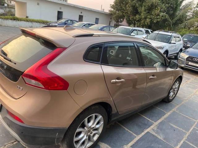 https://images10.gaadi.com/usedcar_image/4418861/original/processed_processed_8fc6cca1-dac1-4fed-92ca-11eca48301ef.jpg?imwidth=6402