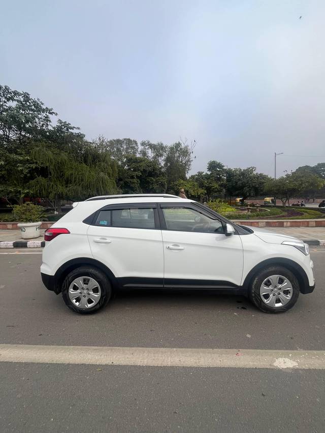 https://images10.gaadi.com/usedcar_image/4418877/original/processed_52ed9637-71f2-4a1f-b828-f9a851b8d54d.jpg?imwidth=6401