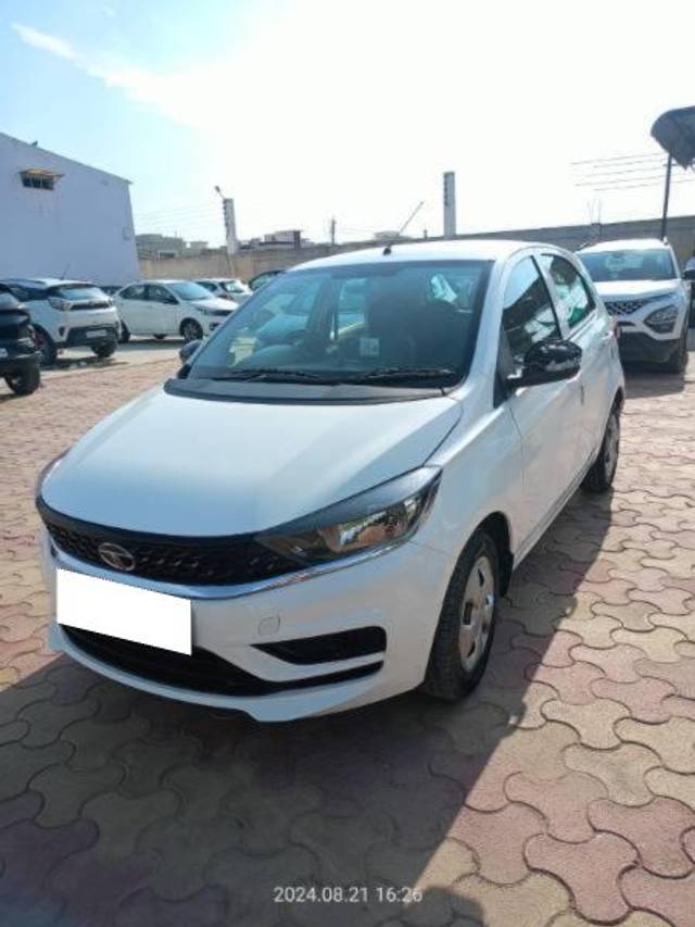 https://images10.gaadi.com/usedcar_image/4418886/original/processed_0aa46876-12e4-40c2-9cc5-b5b1361b3195.jpg?imwidth=6400