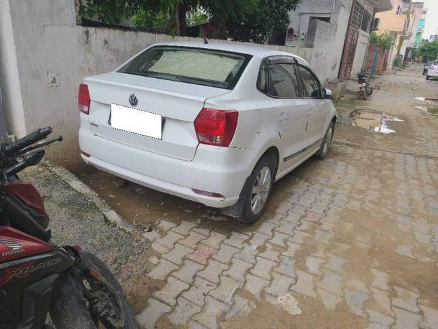 https://images10.gaadi.com/usedcar_image/4419073/original/209ebe79c358bdbbffe99fa3bb1ce1d0.jpg?imwidth=6400