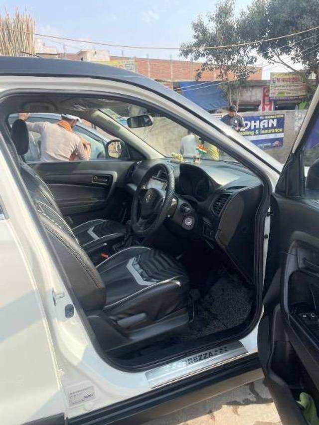 https://images10.gaadi.com/usedcar_image/4419116/original/fee1176ea8e927c1bd0a17027a637f94.jpeg?imwidth=6401