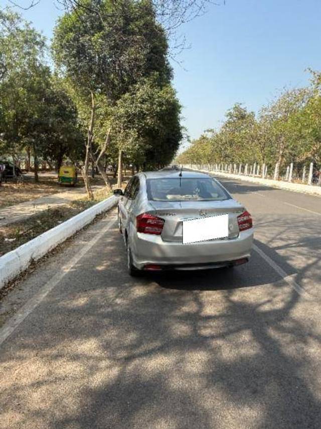https://images10.gaadi.com/usedcar_image/4419177/original/817f6031414419dc4032ebce5a1d706d.jpeg?imwidth=6402
