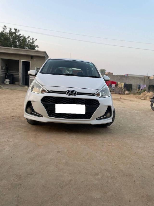 https://images10.gaadi.com/usedcar_image/4419278/original/processed_7a549ea7-3164-43e5-a196-183aa8d23e96.jpg?imwidth=6400