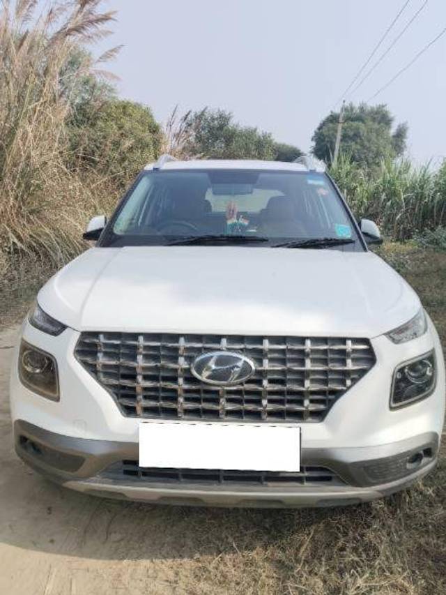 https://images10.gaadi.com/usedcar_image/4419383/original/52bf5ede7009f046195e32ce12c5b702.jpg?imwidth=6400
