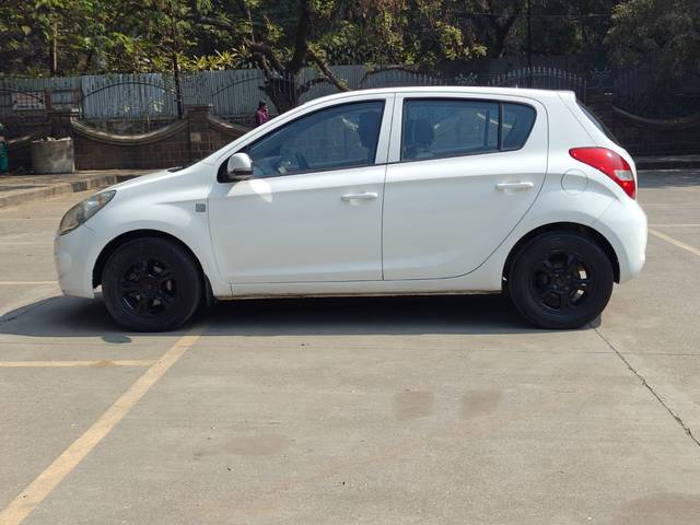 https://images10.gaadi.com/usedcar_image/4419454/original/32cb9267db83b0a826f59a273d6e70bf.jpg?imwidth=6402