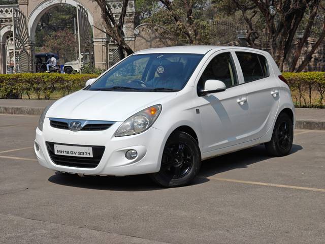 https://images10.gaadi.com/usedcar_image/4419454/original/e2e8a00ad3358ec6ceb52613665dd7af.jpg?imwidth=6400