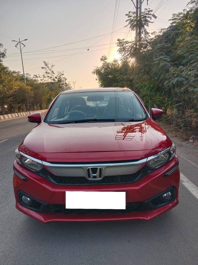 https://images10.gaadi.com/usedcar_image/4419461/original/processed_b1dfa0d6b3f98b6cafdc49e5091f671c.jpg?imwidth=6400