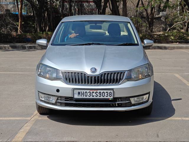 https://images10.gaadi.com/usedcar_image/4419508/original/de489fb06b1066a0bba27d888177dfb0.jpg?imwidth=6401