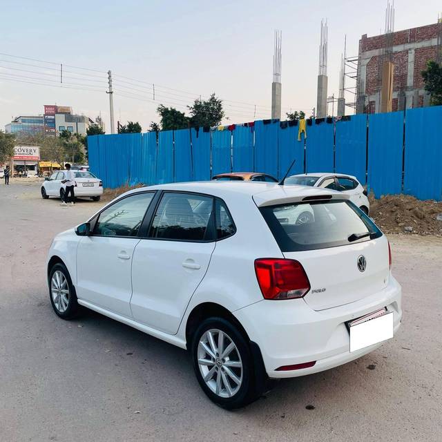 https://images10.gaadi.com/usedcar_image/4419592/original/processed_2787e38993f34618a881cbb522ed5ee2.jpg?imwidth=6402