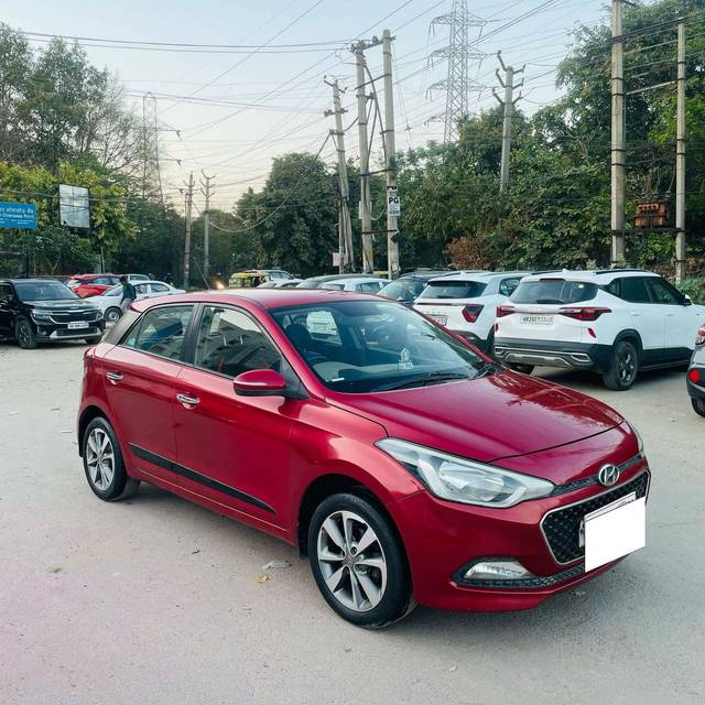 https://images10.gaadi.com/usedcar_image/4419597/original/processed_90205e9570591e00ac07a3151ebb86c0.jpg?imwidth=6400