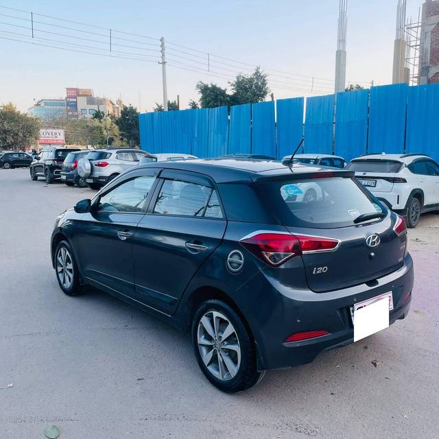 https://images10.gaadi.com/usedcar_image/4419604/original/processed_3ea2e918fabd2d188ccc3415c9a338e1.jpg?imwidth=6401