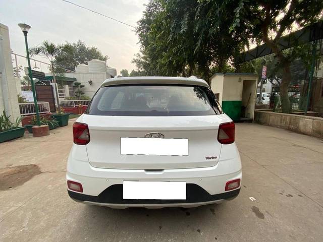 https://images10.gaadi.com/usedcar_image/4419787/original/processed_e03741c6-9e28-4d96-95a4-c151f427e4d9.jpg?imwidth=6402