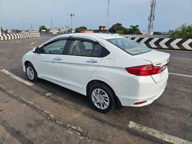 https://images10.gaadi.com/usedcar_image/4419802/original/processed_745b5507a56d16d7e1ec4601f4460835.jpg?imwidth=6402