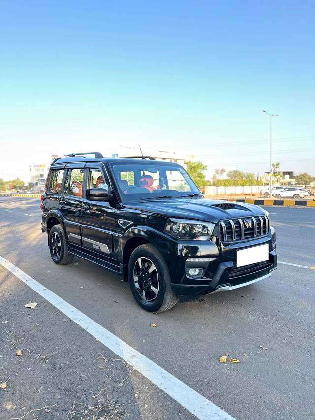 https://images10.gaadi.com/usedcar_image/4419816/original/processed_ba5285aa513f0d0ad14cc8daaf3296a5.jpg?imwidth=6400