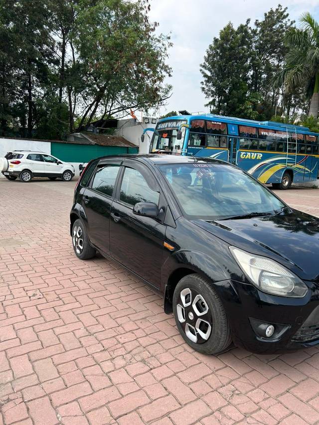 https://images10.gaadi.com/usedcar_image/4419980/original/processed_a4e9b3014f3e68807f1811569048844d.jpeg?imwidth=6400