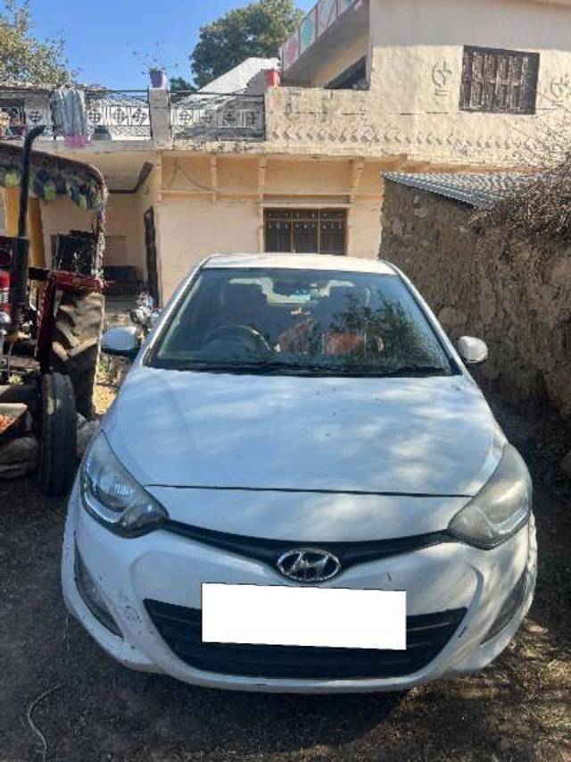 https://images10.gaadi.com/usedcar_image/4420102/original/e2cd08160bee33ba8be1c7de43b8ce2f.jpeg?imwidth=6401