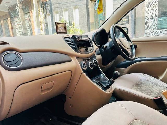 https://images10.gaadi.com/usedcar_image/4420171/original/395562d417f786a984057dc7785fa1a5.jpeg?imwidth=6401