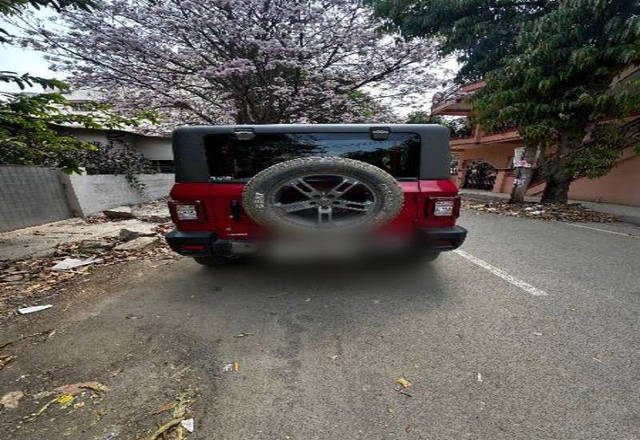 https://images10.gaadi.com/usedcar_image/4420174/original/d9013075c3bc8afc9774e61ede2a3038.jpeg?imwidth=6402