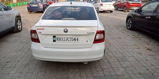 https://images10.gaadi.com/usedcar_image/4420222/original/54b416e8def5fb9a93af76582df888c0.jpg?imwidth=6401