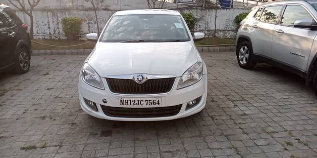 https://images10.gaadi.com/usedcar_image/4420222/original/7efd9c430afdc13628b17b7d1c85f6cc.jpg?imwidth=6400