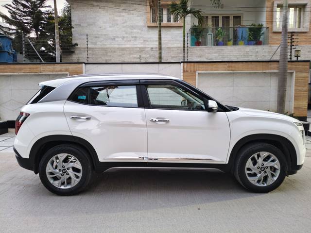 https://images10.gaadi.com/usedcar_image/4420228/original/e4cabe448135018987cd0d0b1ab8089c.jpg?imwidth=6401