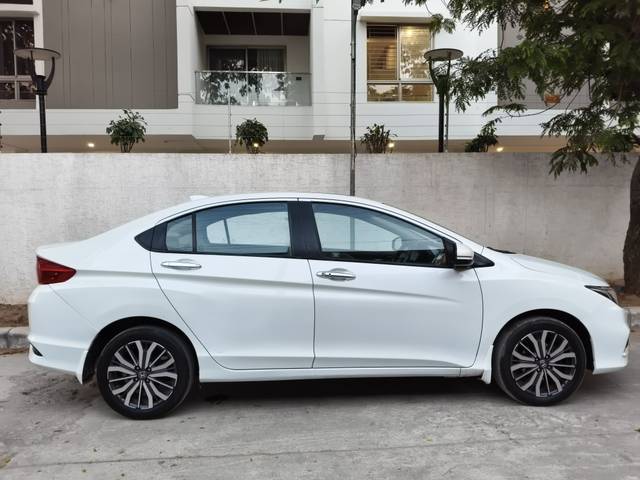 https://images10.gaadi.com/usedcar_image/4420231/original/870d6efa1609909fe6a1f1453ca085f8.jpg?imwidth=6401