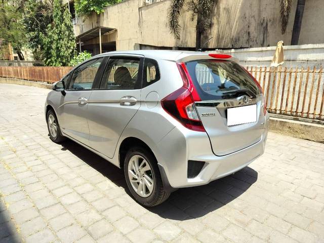 https://images10.gaadi.com/usedcar_image/4420239/original/processed_b2e197e617484b74a4bd3976e9ec70df.jpg?imwidth=6402