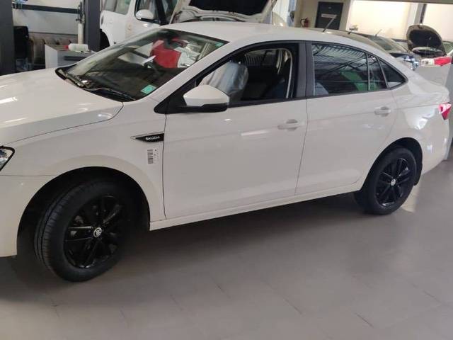 https://images10.gaadi.com/usedcar_image/4420326/original/14771bbbc2135bab4cf7b108dbe966f5.jpg?imwidth=6400