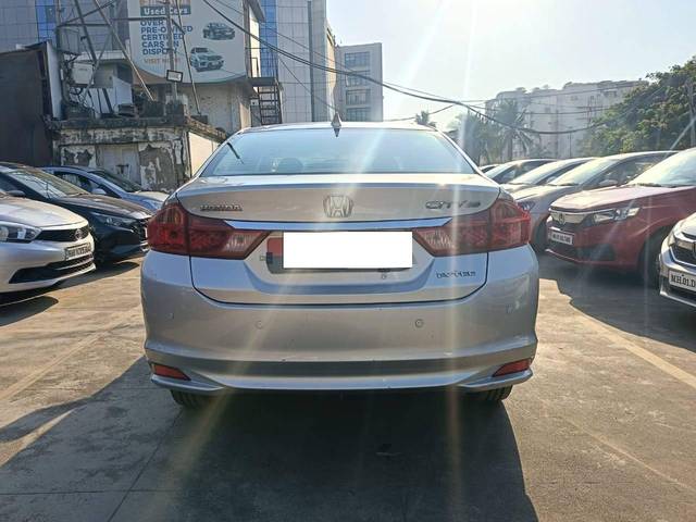 https://images10.gaadi.com/usedcar_image/4420332/original/processed_58ea74c18931973991982f92f377ea12.jpg?imwidth=6402