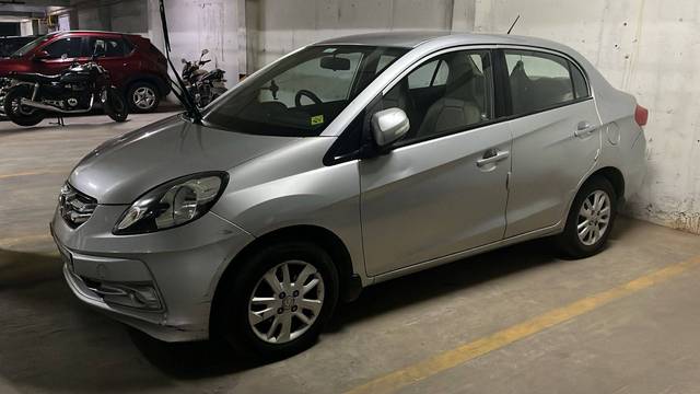 https://images10.gaadi.com/usedcar_image/4420374/original/b426d4d4281d35d40778eaa48246dca7.jpg?imwidth=6400