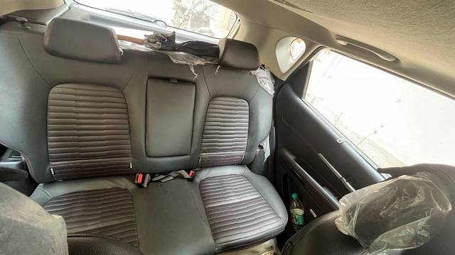 https://images10.gaadi.com/usedcar_image/4420388/original/50d76dd5b6c5f96f85217f51734329a1.jpeg?imwidth=6402