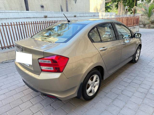 https://images10.gaadi.com/usedcar_image/4420419/original/processed_9f30752f9eff8a011fb39d9194f5bf85.jpg?imwidth=6401