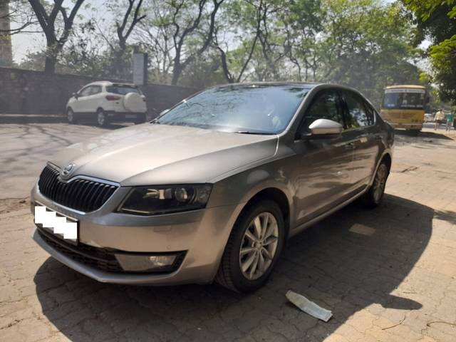 https://images10.gaadi.com/usedcar_image/4420449/original/b961c7d9ecb65cf026598c409414a8d2.jpeg?imwidth=6402