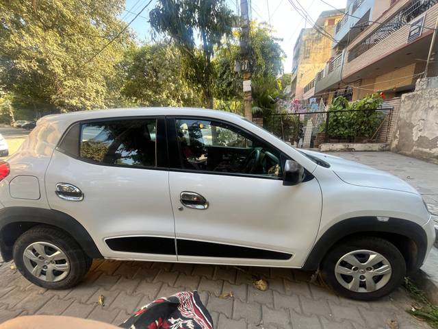 https://images10.gaadi.com/usedcar_image/4420693/original/processed_98e3ade7-cbd5-46a0-82c2-ea639944bb63.jpeg?imwidth=6401