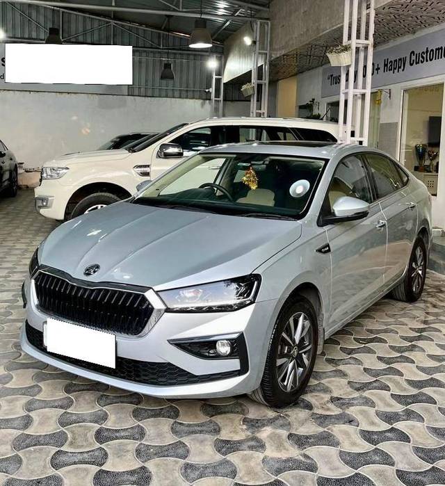 https://images10.gaadi.com/usedcar_image/4420702/original/processed_2f97a24ebf19c452aa3084733fabc3b1.jpg?imwidth=6400