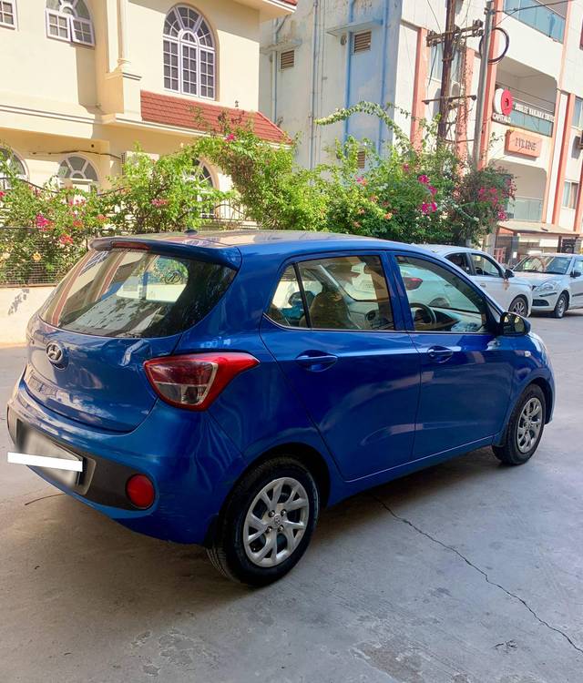 https://images10.gaadi.com/usedcar_image/4420710/original/processed_1e53bd27848df807808ae253755dd561.jpg?imwidth=6402