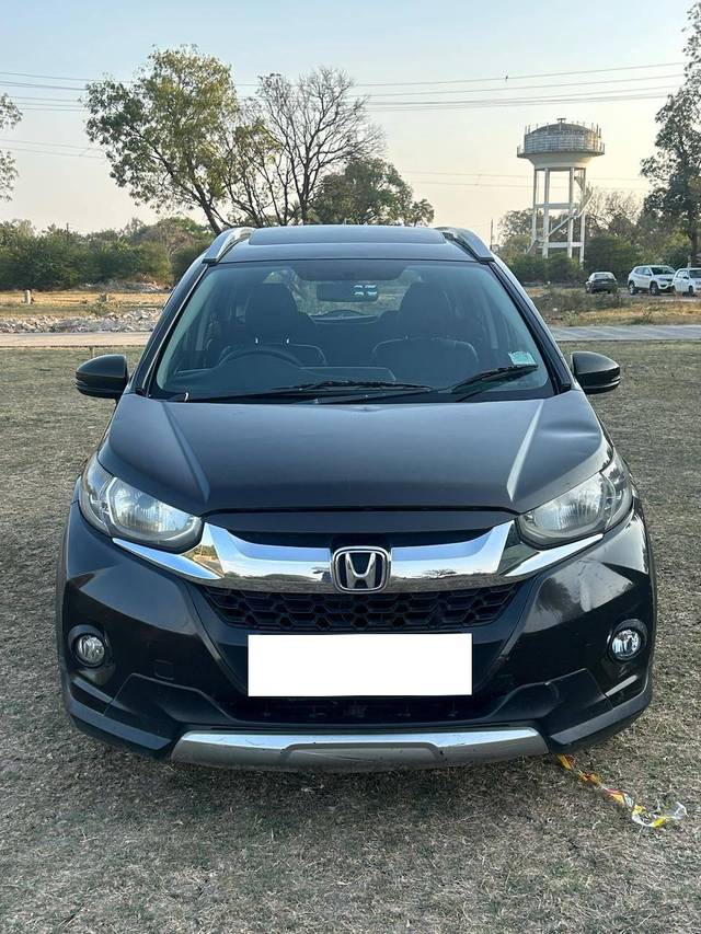 https://images10.gaadi.com/usedcar_image/4420720/original/processed_e601ac660feb1bbe89cab63e2b489092.jpeg?imwidth=6402