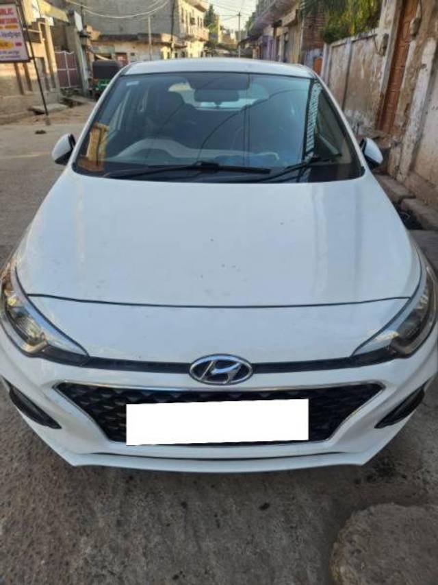 https://images10.gaadi.com/usedcar_image/4420758/original/processed_150f1115-1f55-49c2-8abd-af7b47a4ec6d.jpg?imwidth=6400