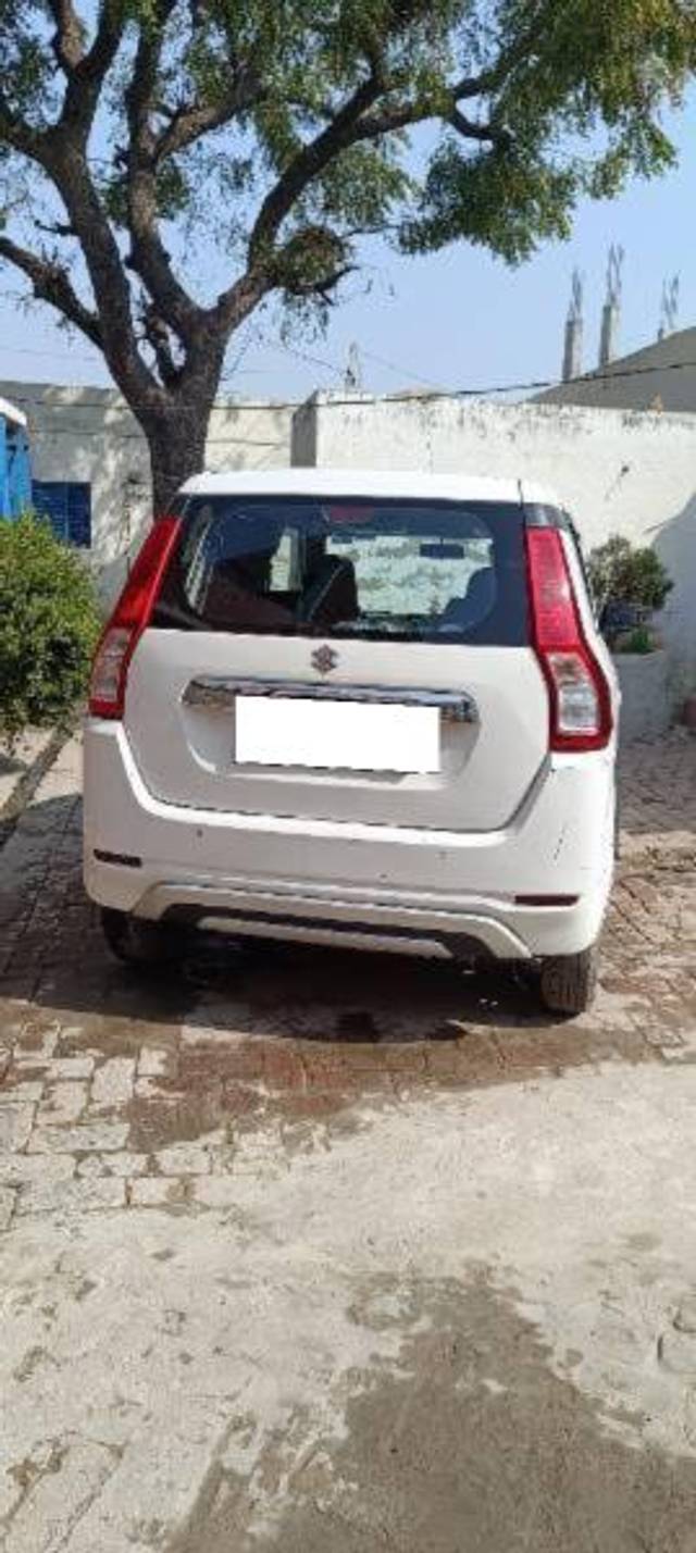 https://images10.gaadi.com/usedcar_image/4420765/original/processed_316e4226-b2fe-4ec3-806f-e40e989c02ab.jpg?imwidth=6401